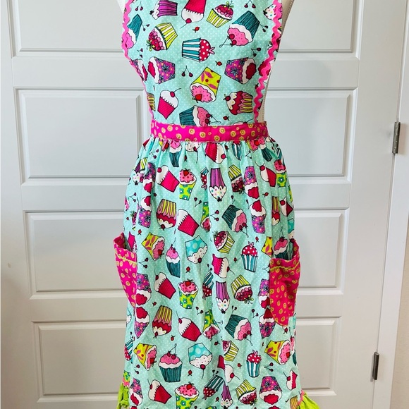 Matching Aprons Set Cupcake Print Ruffle Trim Mommy and Me Baking Kitchen - Picture 2 of 8
